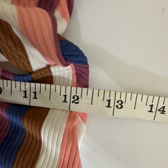 Xhilaration sz med swim suit in a stripe From the front it looks like a 2 piece - Picture 4 of 12